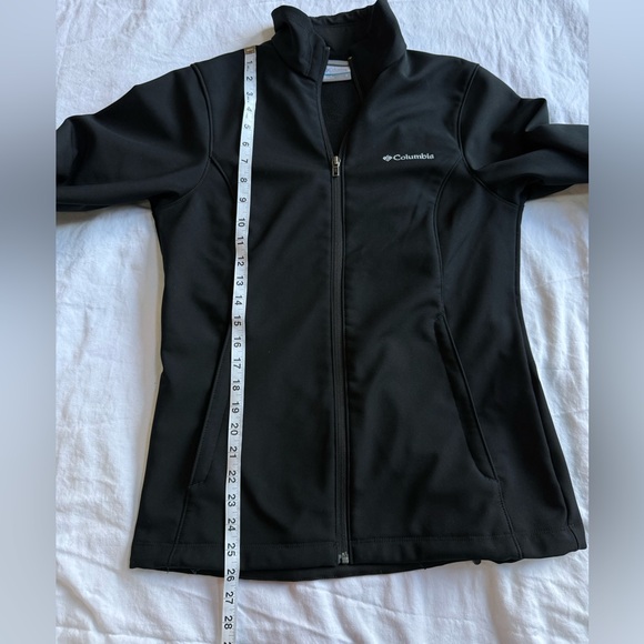 Columbia Women’s Black Softshell Jacket - Picture 4 of 5
